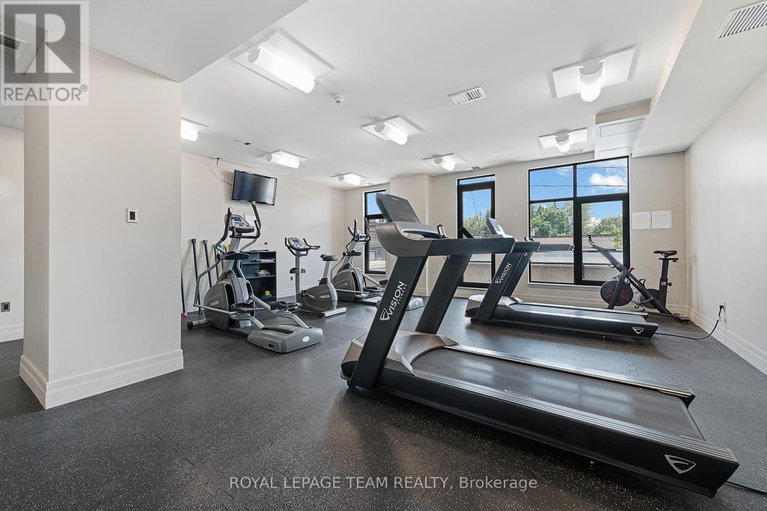 28587284/210-327-breezehill-avenue-s/west-centre-town/ottawa/ontario/K1Y1R6_22
