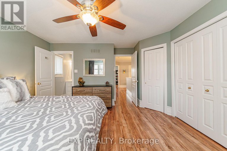 29392515/4466-shoreline-drive/riverside-southgloucester-glen/ottawa/ontario/K1V1R7_15