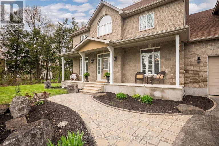 28316771/2377-pine-avenue/manotick-east-to-manotick-station/ottawa/ontario/K4M1B4_4
