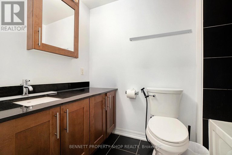 28184809/807-242-rideau-street/sandy-hill/ottawa/ontario/K1N0B7_8