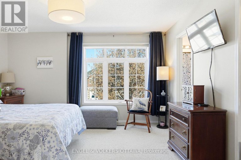 29570905/1092-brasseur-crescent/fallingbrookgardenway-south/ottawa/ontario/K4A5A1_16