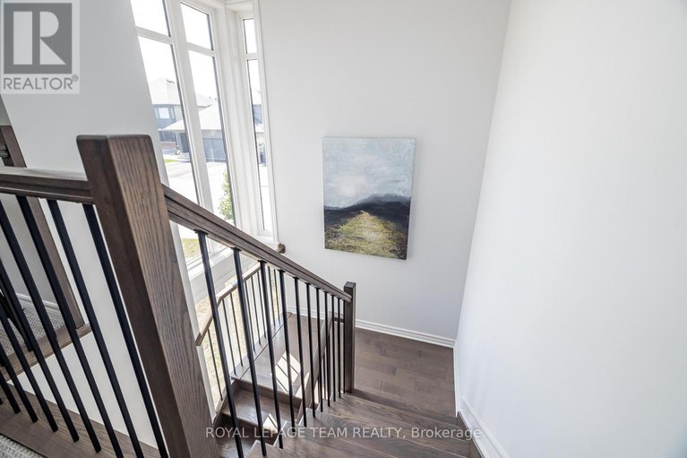 28830744/636-mistwell-lane/riverside-southgloucester-glen/ottawa/ontario/K4M1B2_29
