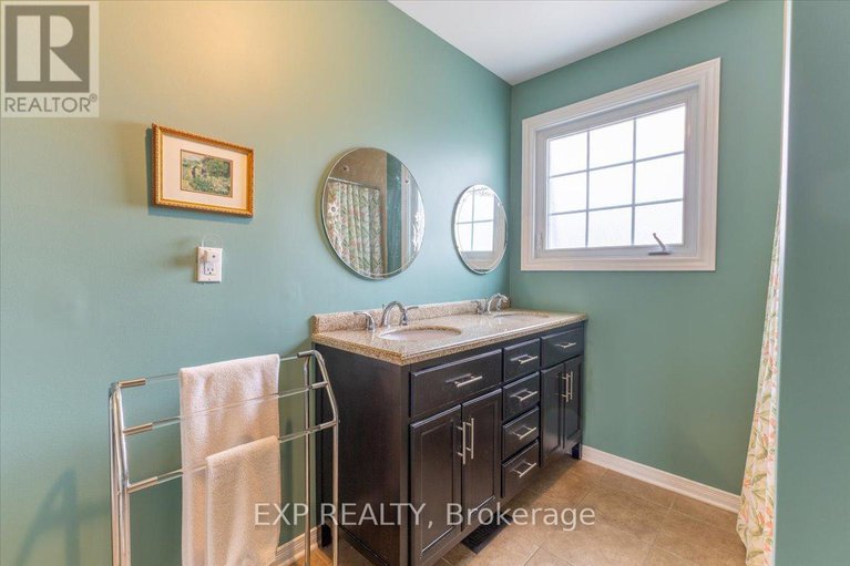 28487090/422-kintyre-private/carleton-square/ottawa/ontario/K2C3M7_24