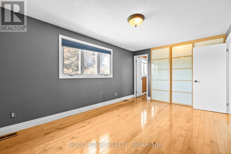 29353006/1631-charbonneau-street/bilberry-creekqueenswood-heights/ottawa/ontario/K1E2J6_30