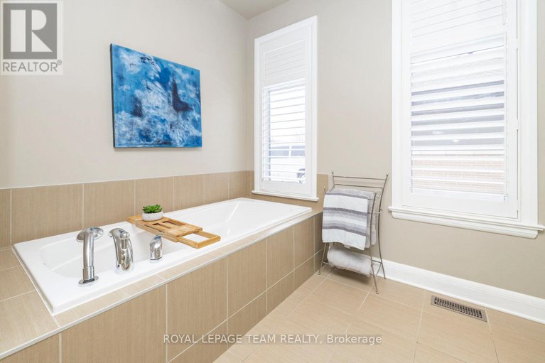 28933926/213-cabrelle-place-e/manotick-village-manotick-estates/ottawa/ontario/K4M0A9_25