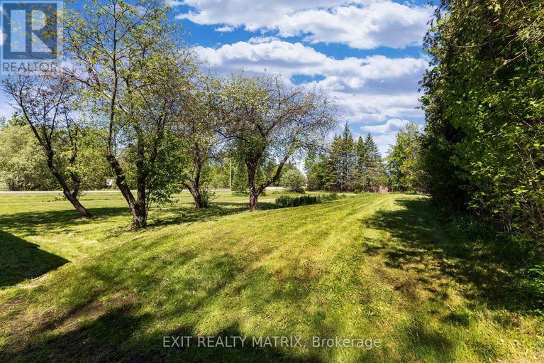 28384633/7962-parkway-road/osgoode-twp-north-of-reg-rd-6/ottawa/ontario/K0A2P0_24