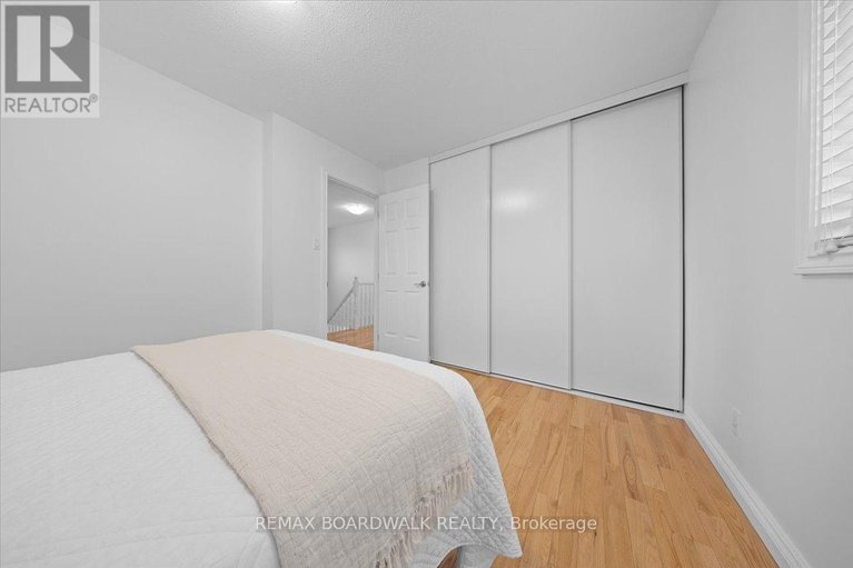 29672747/1443-larkhaven-crescent/orleanssunridge/ottawa/ontario/K1C5A5_33