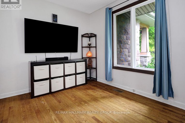 28460164/31-hilliard-avenue/city-viewskylinefisher-heightsparkwood-hills/ottawa/ontario/K2E6B9_26