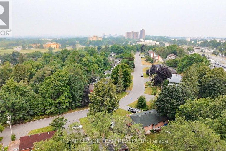 29053450/1120-chimney-hill-way/beacon-hill-south/ottawa/ontario/K1J8Z6_33