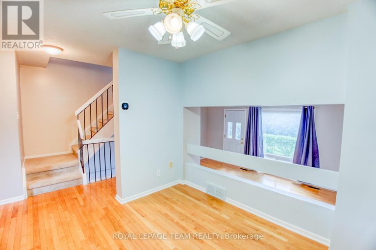 28595123/1094-grenoble-crescent/orleans-wood/ottawa/ontario/K1C2C6_8