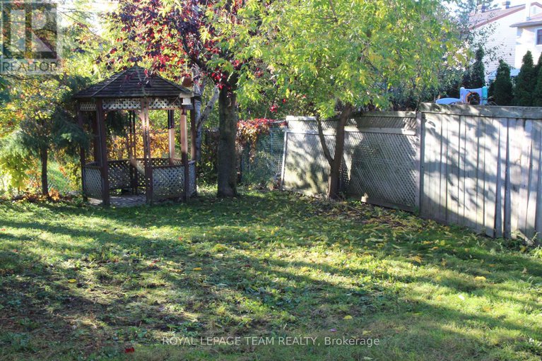 28509470/322-des-epinettes-avenue/queenswood-heights-south/ottawa/ontario/K1E2L6_23
