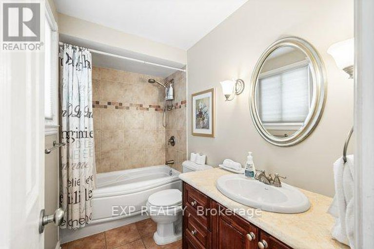 29266483/2389-ogilvie-road-e/beacon-hill-north/ottawa/ontario/K1J7N4_18