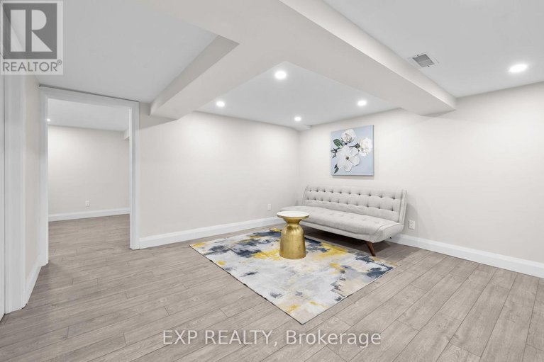 29427450/1377-mcmahon-avenue/emerald-woodssawmill-creek/ottawa/ontario/K1T1C2_23