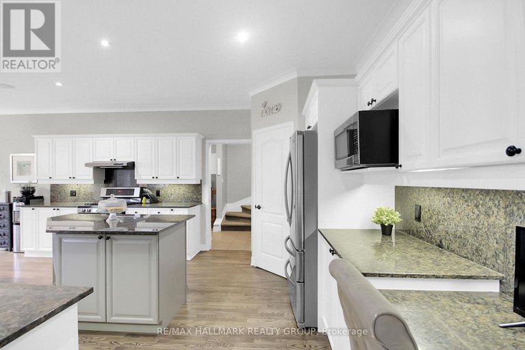 28792098/13-beechgrove-gardens/stittsville-south/ottawa/ontario/K2S1W5_24
