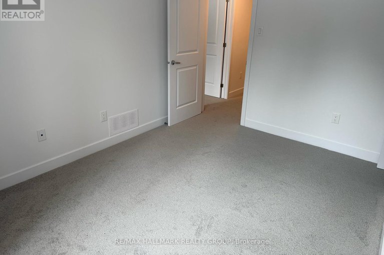 28493052/1017-silhouette-private/cedargrovefraserdale/ottawa/ontario/K2J2R3_12