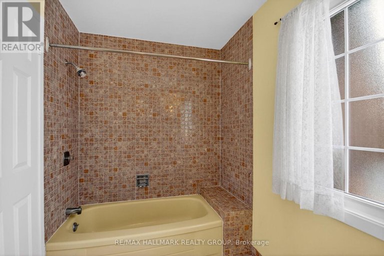 29582128/1050-plante-drive/hunt-clubwestern-community/ottawa/ontario/K1V9E6_40