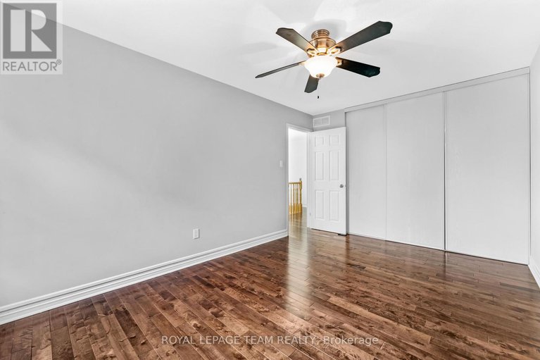28771341/18-oakham-ridge/morgans-grantsouth-march/ottawa/ontario/K2K3B3_30
