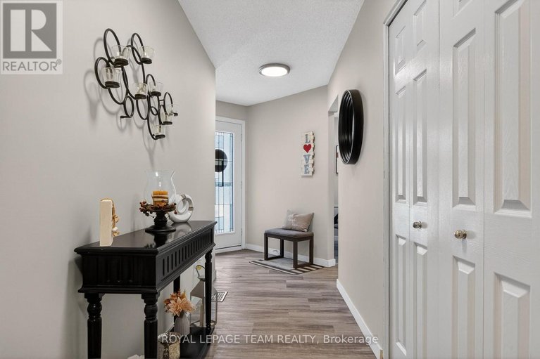 29466819/20-river-oaks-court/stittsville-central/ottawa/ontario/K2S1L3_7