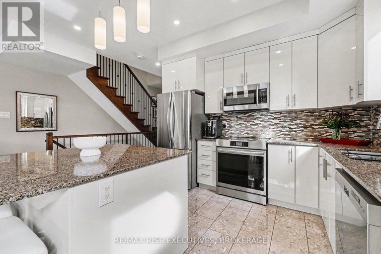 29475656/300c-richelieu-avenue/vanier/ottawa/ontario/K1L6K3_11