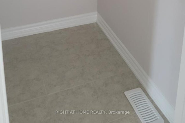 29048181/713-perseus-avenue/half-moon-bay/ottawa/ontario/K2J3V5_27