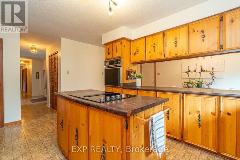 28757377/1437-usborne-street/mcnabbraeside-twps/mcnabbraeside/ontario/K0A1G0_8