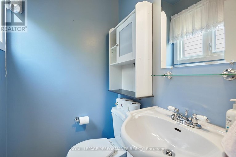 29673888/401-phoenix-crescent/bilberry-creekqueenswood-heights/ottawa/ontario/K1E1V6_23