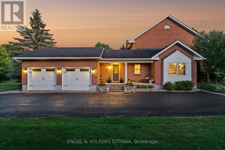 28790851/5557-pettapiece-crescent/manotick-village-manotick-estates/ottawa/ontario/K4M1C5_2