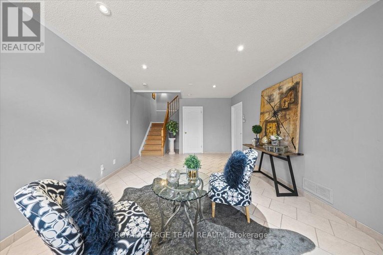 29634635/8-crownridge-drive/emerald-meadowstrailwest/ottawa/ontario/K2M2M8_33