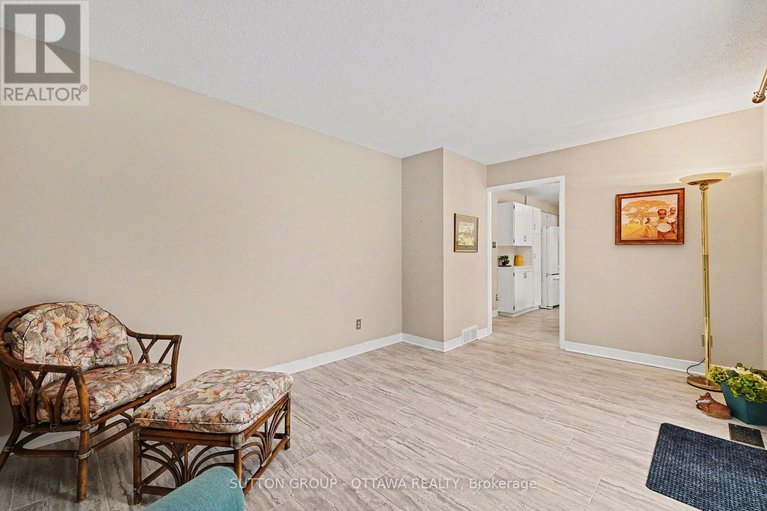 29227588/265-mcclellan-road/arlington-woods/ottawa/ontario/K2H8N7_21