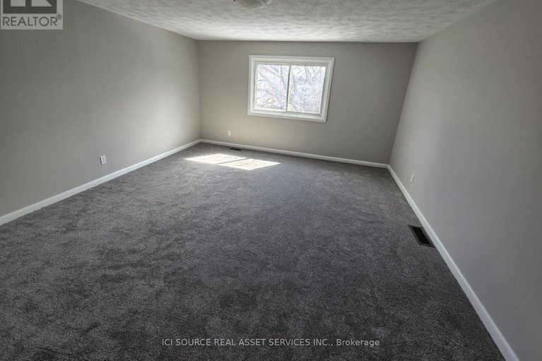 29555442/30-sunnycrest-drive/city-viewskylinefisher-heightsparkwood-hills/ottawa/ontario/K2E5Y2_12