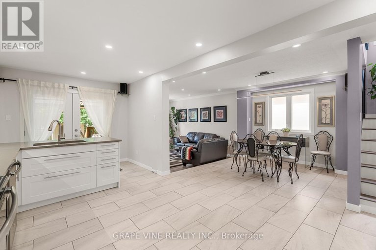 28498245/32-acklam-terrace/morgans-grantsouth-march/ottawa/ontario/K2K2H5_8