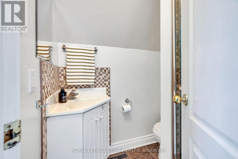 29556061/1345-potter-drive/manotick-village-manotick-estates/ottawa/ontario/K4M1C6_29