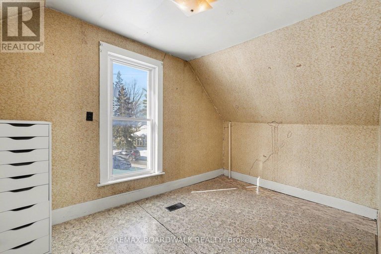 29437063/101-church-street/almonte/mississippi-mills/ontario/K0A1A0_18