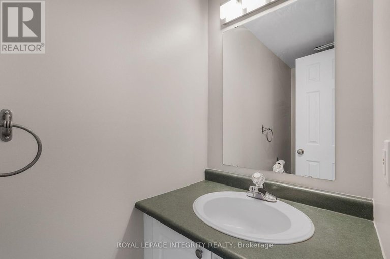 28812430/111-arcola-private/overbrookcastle-heights/ottawa/ontario/K1K4W9_3