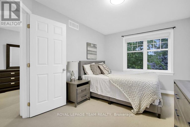 28451153/70-oldfield-street/barrhaven-east/ottawa/ontario/K2G7C2_24
