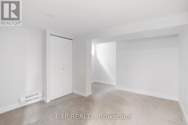 28625166/1382-fisher-avenue/city-viewskylinefisher-heightsparkwood-hills/ottawa/ontario/K2C1X1_25