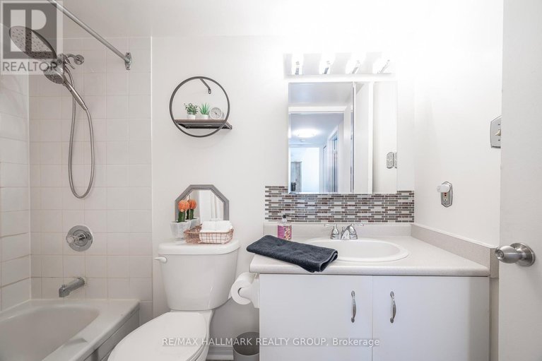 29371186/302-318-lorry-greenberg-drive/hunt-club-parkgreenboro/ottawa/ontario/K1T2R5_21