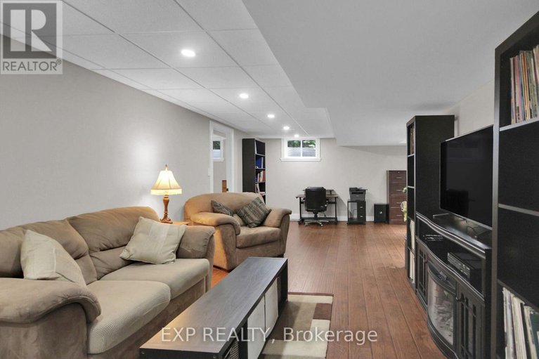 28340674/2001-neepawa-avenue/carlingwood/ottawa/ontario/K2A3L4_46