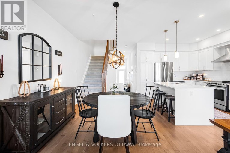 29589198/740-miikana-road/blossom-parkkemp-parkfindlay-creek/ottawa/ontario/K1X0H6_16