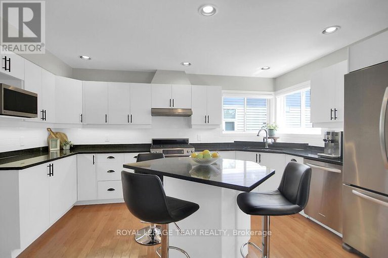 28519843/23-windgate-crescent/emerald-meadowstrailwest/ottawa/ontario/K2M2X1_14