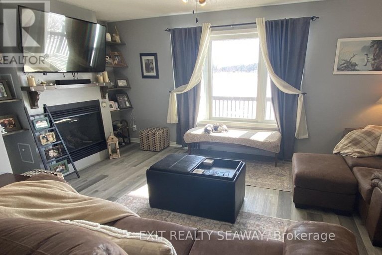 29385962/16825-county-rd-15-road/moose-creek/north-stormont/ontario/K0C1W0_11