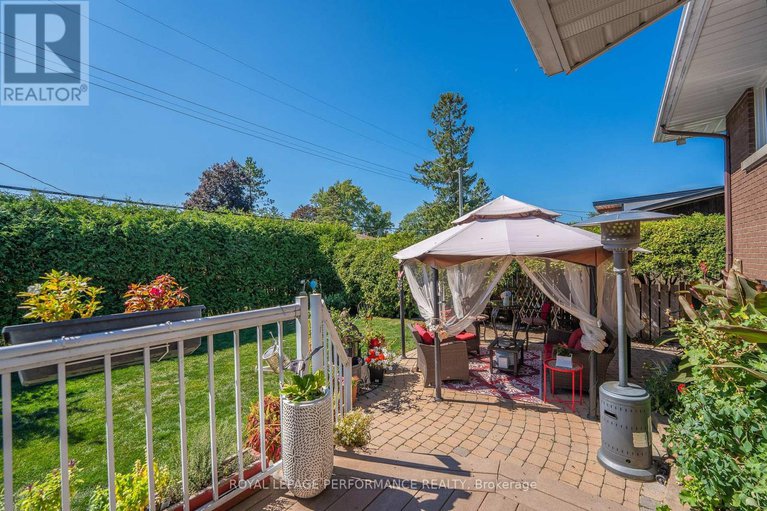 28878550/1044-cromwell-drive/riverside-park/ottawa/ontario/K1V6K5_37