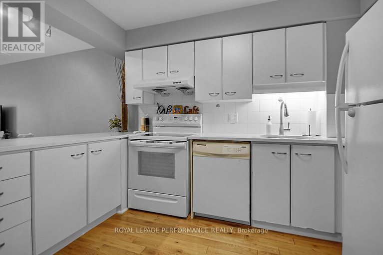 28565968/402-briston-private/hunt-club-park/ottawa/ontario/K1G5R3_12
