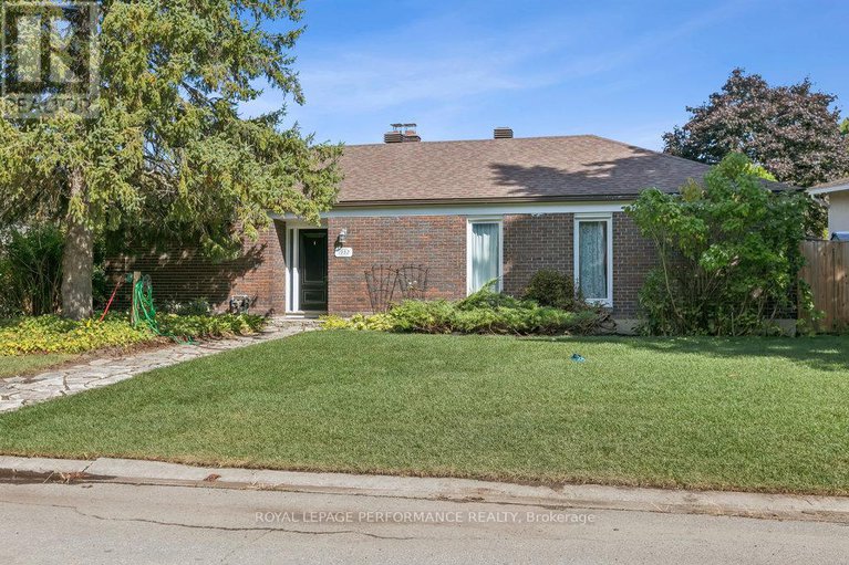 28666531/1932-marquis-avenue/beaconwood/ottawa/ontario/K1J8J2_1