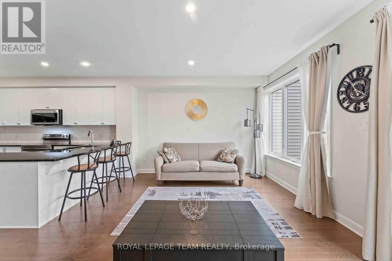 28414492/325-cosanti-drive/remainder-of-stittsville-area/ottawa/ontario/K2S2W6_12