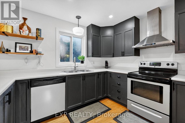 29690360/544-loucks-drive/village-of-russell/russell/ontario/K4R1B6_17