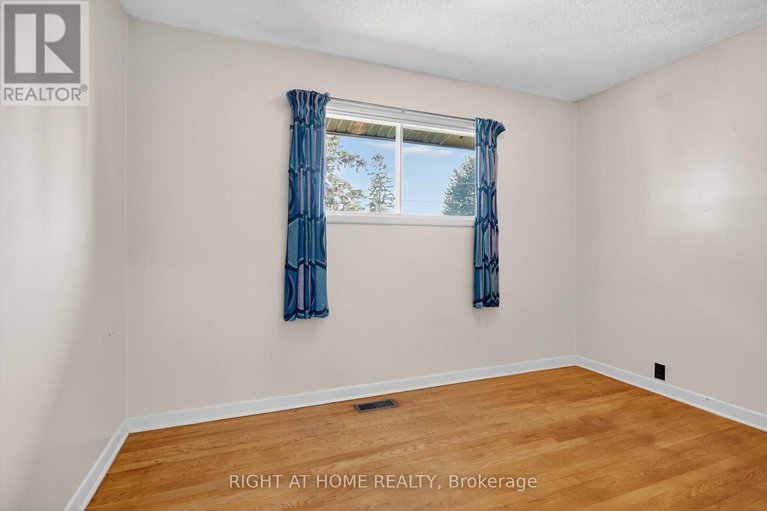 28954336/6-higwood-drive/borden-farmstewart-farmcarleton-heightsparkwood-hills/ottawa/ontario/K2E5K7_20