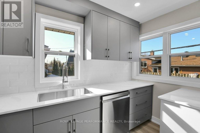 29470897/624-clarke-avenue/castle-heightsrideau-high/ottawa/ontario/K1K0Y7_17