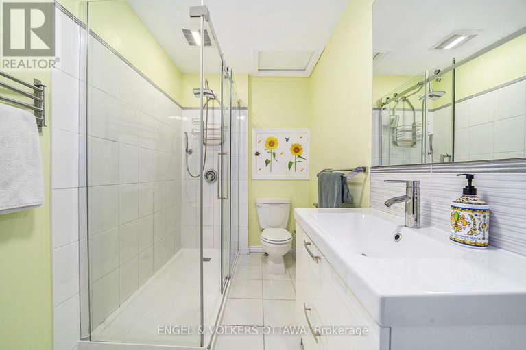 28574224/1841-lorraine-avenue/urbandale-acres/ottawa/ontario/K1H6Z7_17