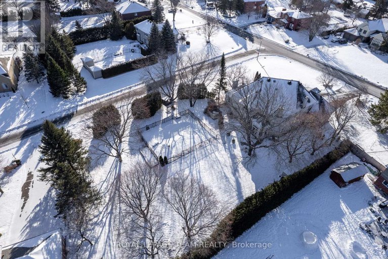 28078826/1345-potter-drive/manotick-village-manotick-estates/ottawa/ontario/K4M1C6_48
